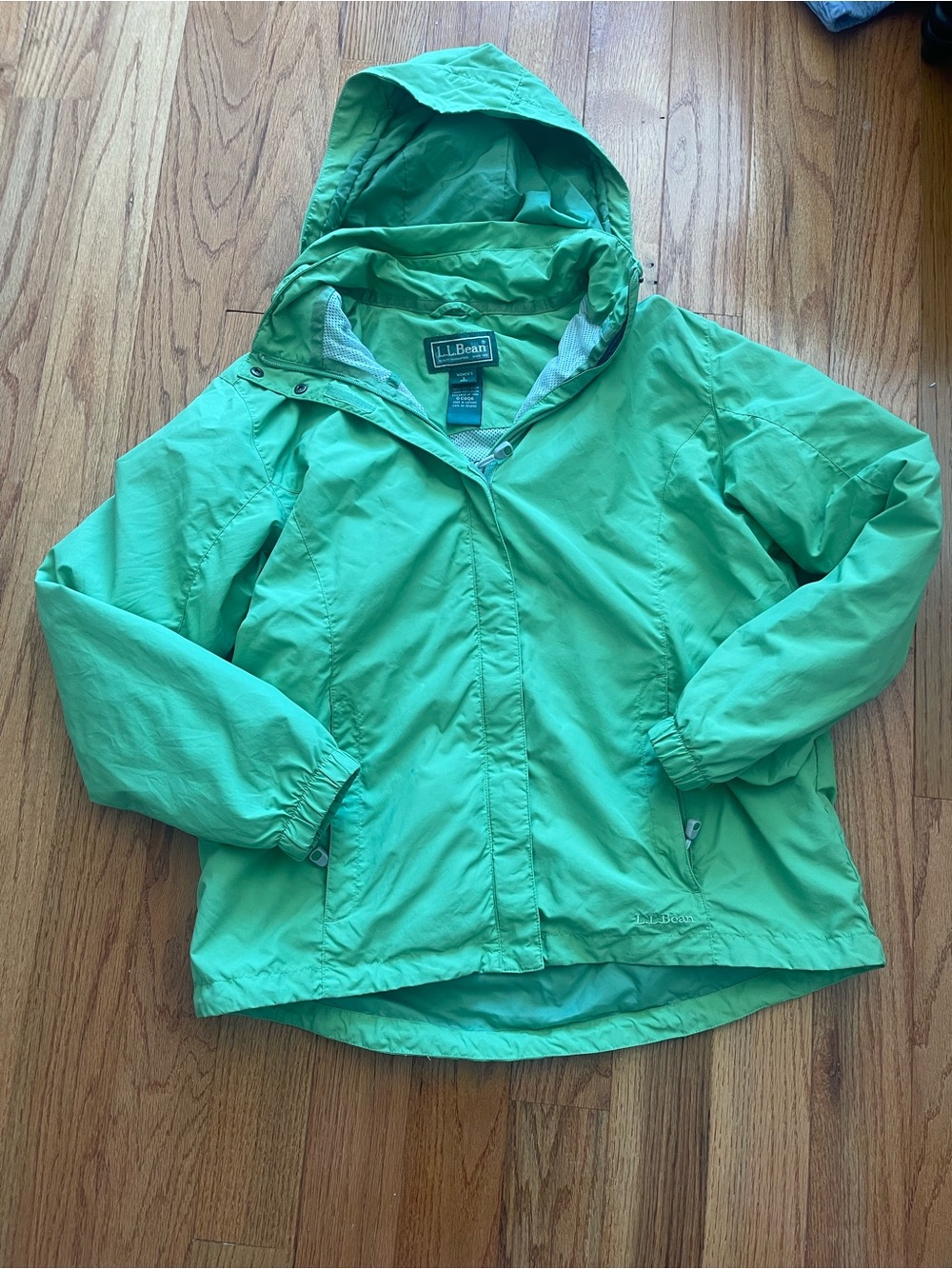 L.L. Bean women’s Hooded Raincoat in Bright Mint Green size large vintage